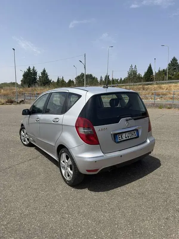 Usata Mercedes A200 Premium 140 CV (102 kW) 2011 Grigio Utilitaria
