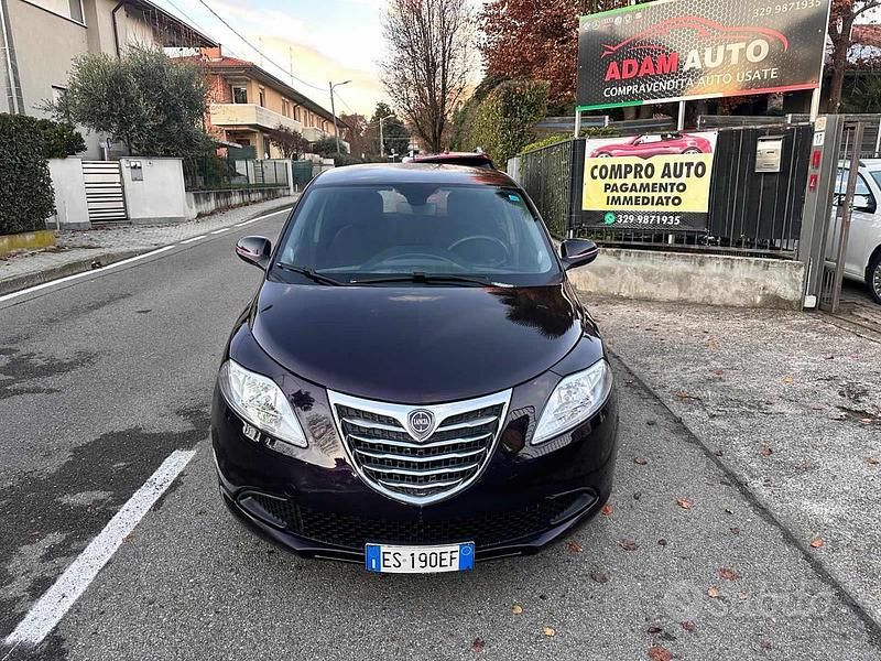 Usata Lancia Ypsilon Platinum 69 CV (50 kW) 2013 Viola Utilitaria