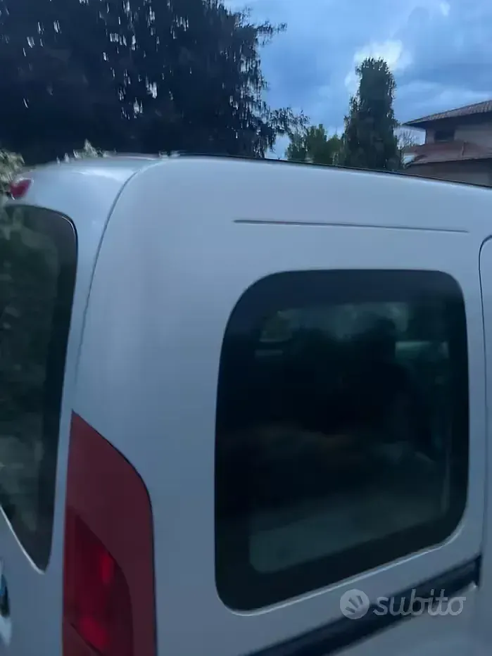Usata Renault Kangoo 64 CV (47 kW) 2000 Grigio Monovolume