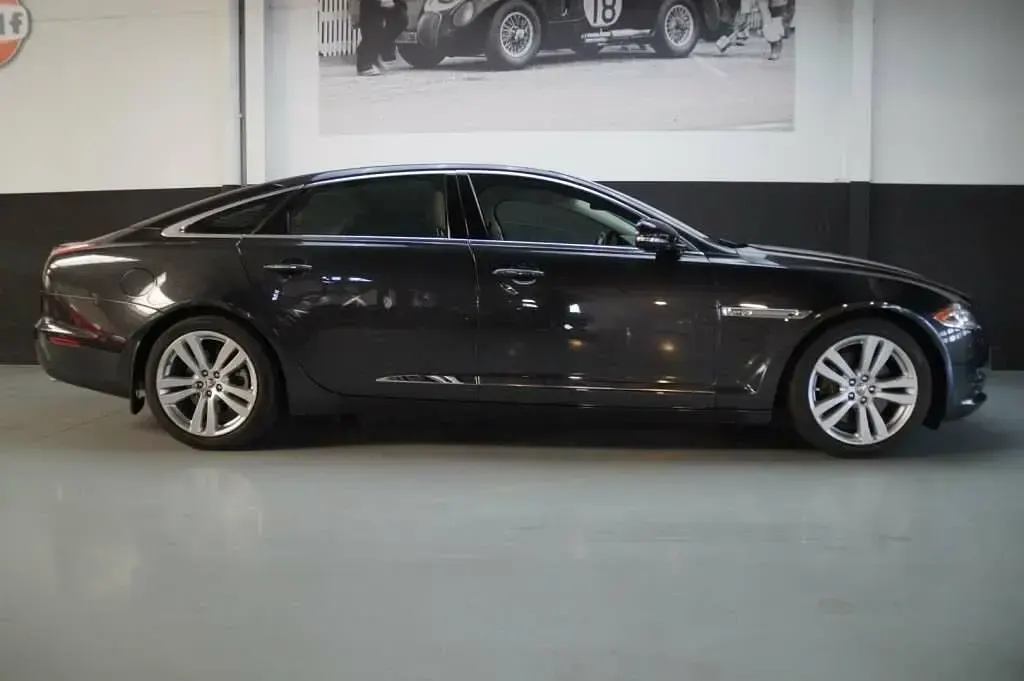 Usata Jaguar XJ 385 CV (283 kW) 2011 Grigio Berlina