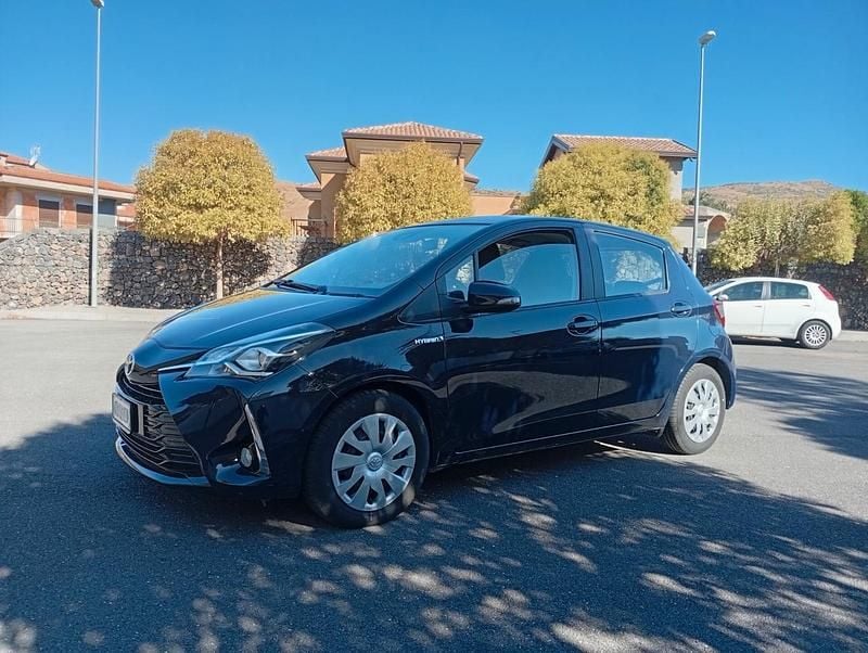 Usata Toyota Yaris Hybrid 73 CV (53 kW) 2019 Blu Berlina