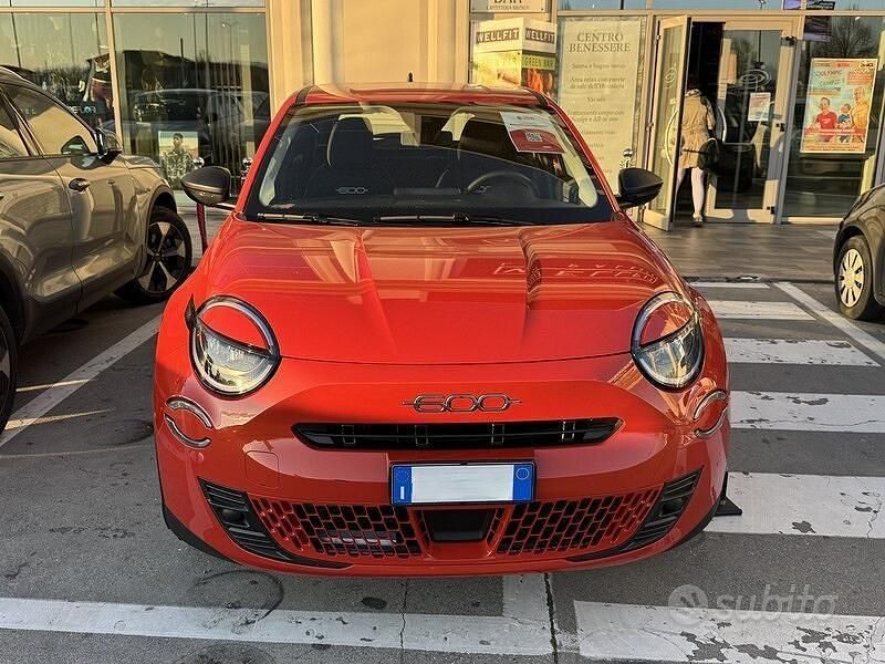 Nuova Fiat 600 Icon 145 CV (106 kW) 2025 Giallo SUV