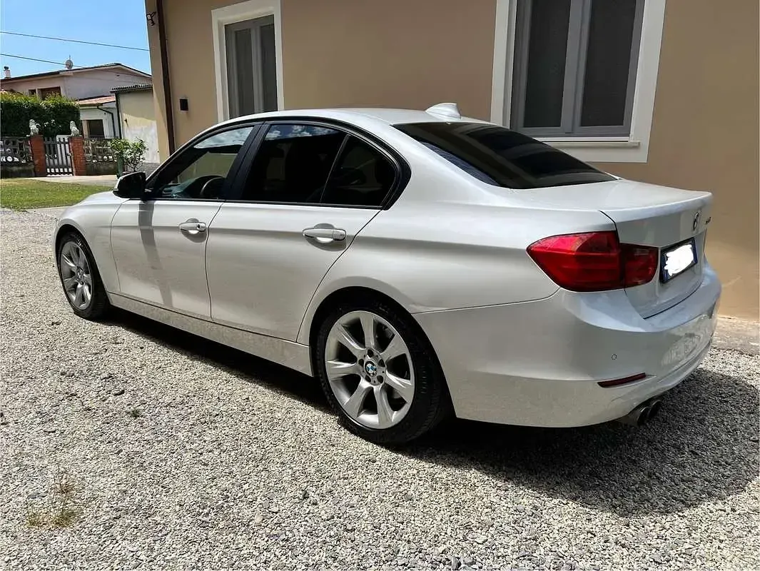 Usata BMW 330 Luxury Line 258 CV (189 kW) 2013 Bianco Berlina
