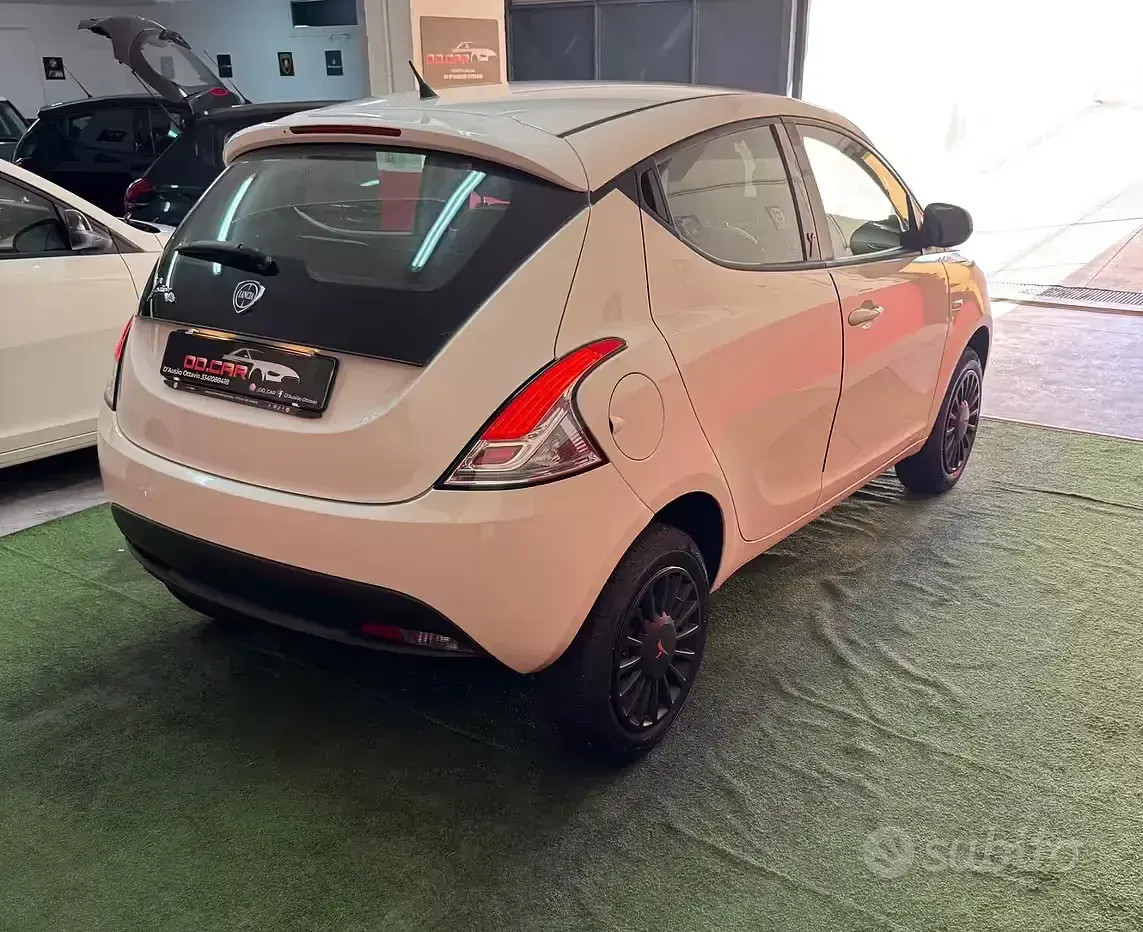 Usata Lancia Ypsilon 85 CV (62 kW) 2015 Bianco Utilitaria