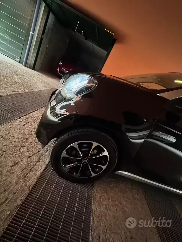 Usata Smart ForFour 75 CV (55 kW) 2017 Nero Utilitaria