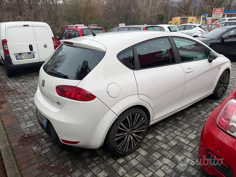 Usata Seat Leon FR 211 CV (155 kW) 2010 Bianco Utilitaria