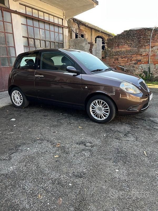 Usata Lancia Ypsilon 64 CV (47 kW) 2009 Marrone Utilitaria