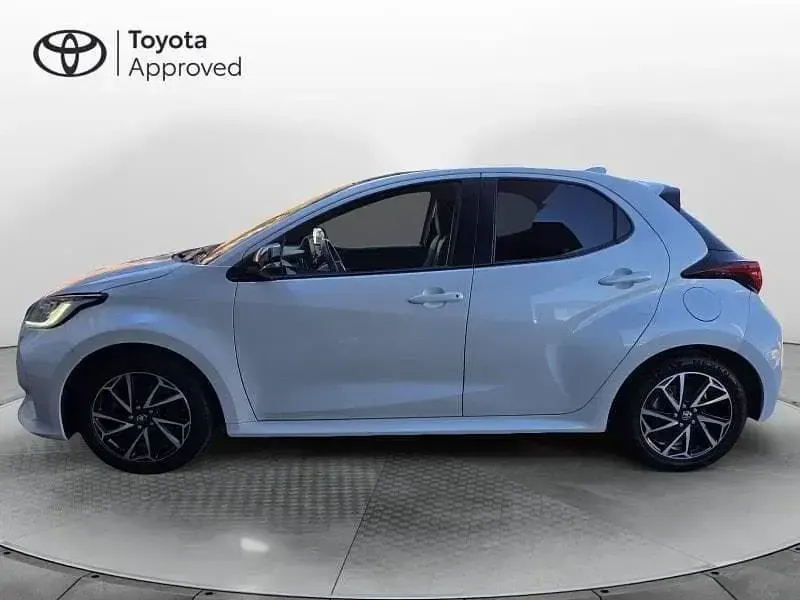 Usata Toyota Yaris Hybrid Lounge 116 CV (85 kW) 2021 Bianco Berlina