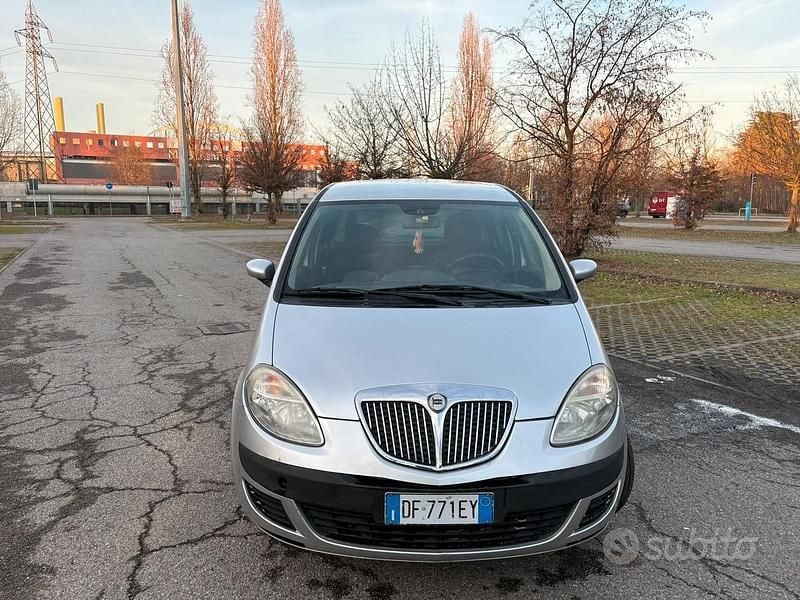 Usata Lancia Musa 2007 Grigio Monovolume