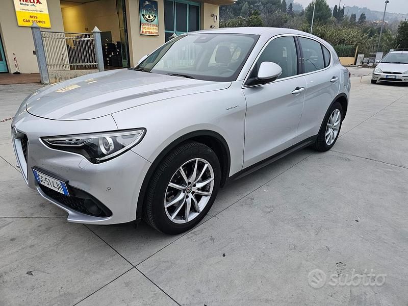 Usata Alfa Romeo Stelvio 190 CV (139 kW) 2020 Grigio SUV