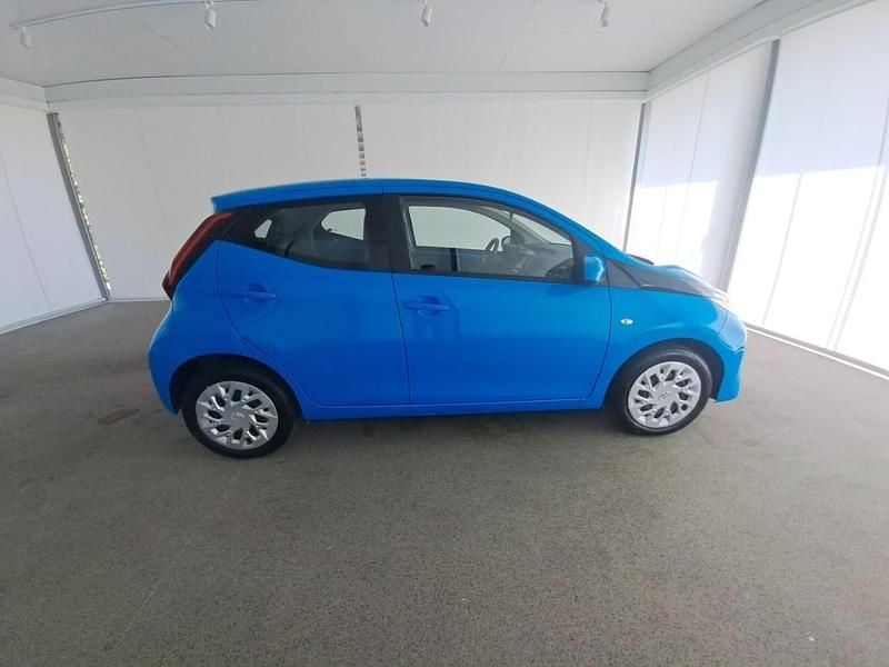 Usata Toyota Aygo X-play 72 CV (52 kW) 2019 Blu/azzurro Utilitaria