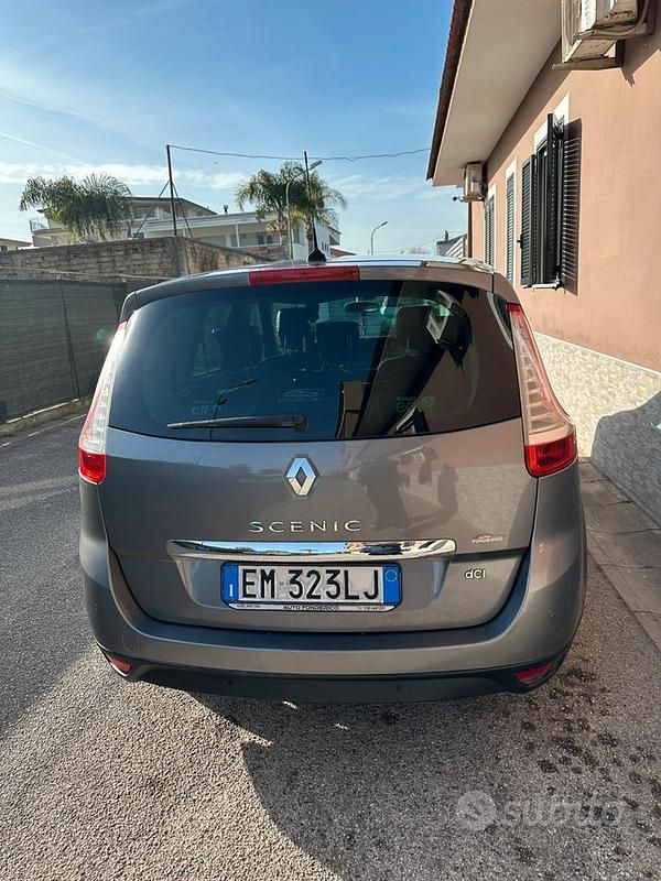 Usata Renault Grand Scénic 105 CV (77 kW) 2012 Grigio Monovolume