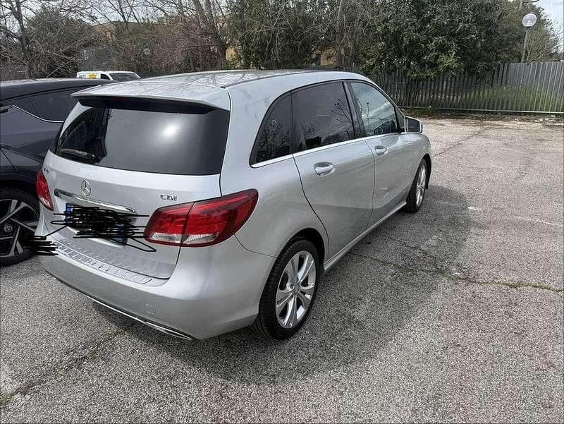 Usata Mercedes B180 116 CV (85 kW) 2015 Monovolume