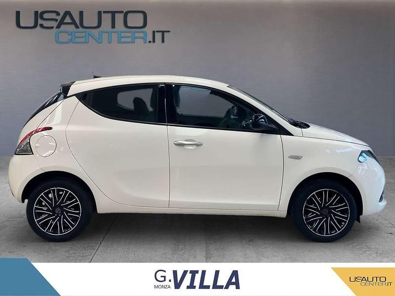 Usata Lancia Ypsilon Gold 69 CV (50 kW) 2023 Bianco Utilitaria