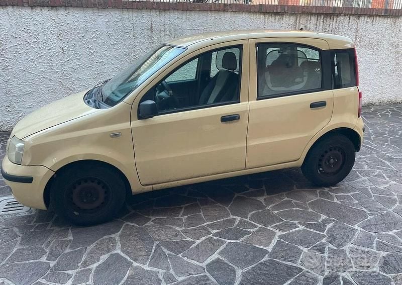 Usata Fiat Panda 69 CV (50 kW) 2010 Giallo Utilitaria
