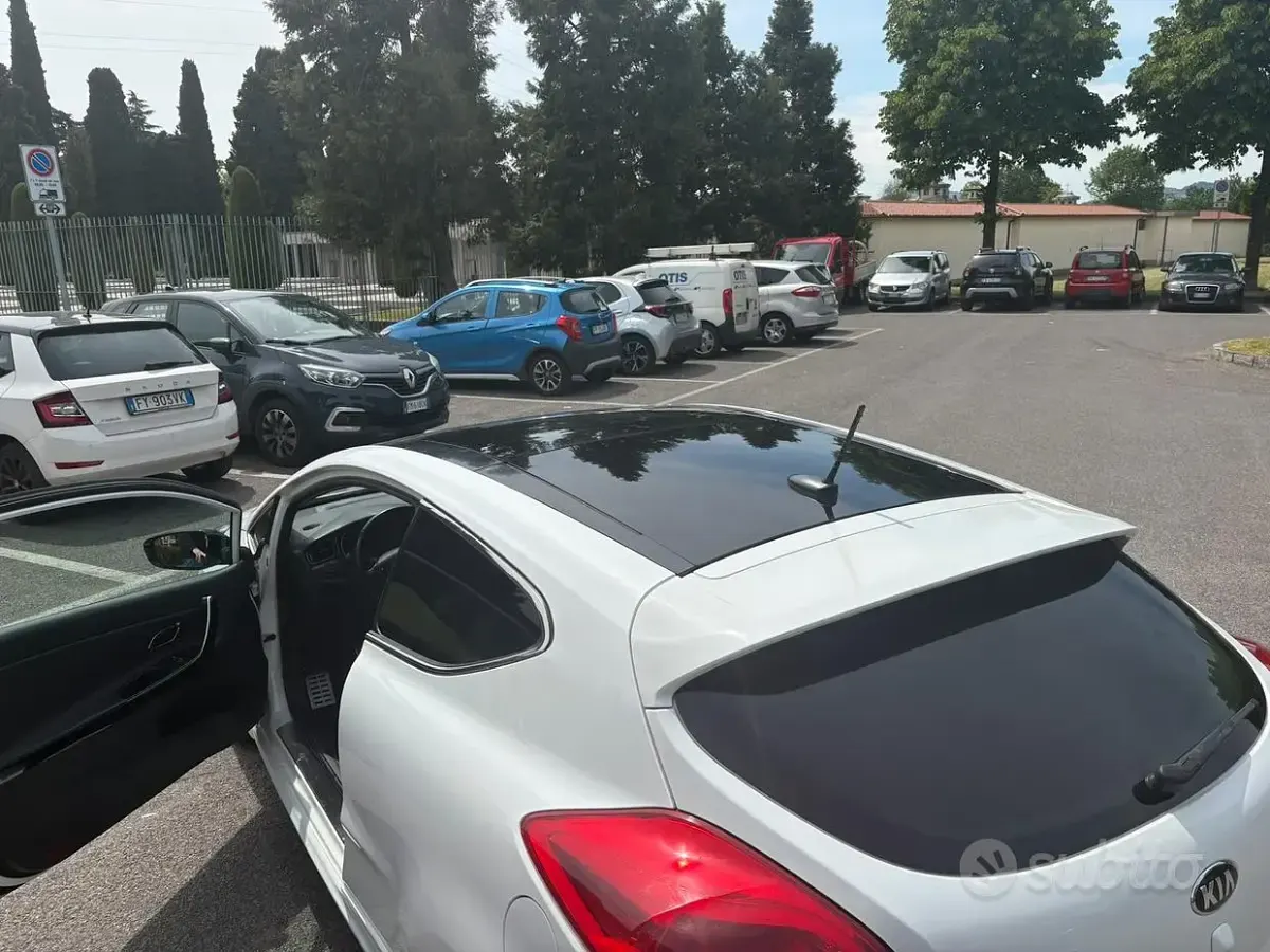 Usata Kia ProCeed 204 CV (150 kW) 2013 Bianco Utilitaria