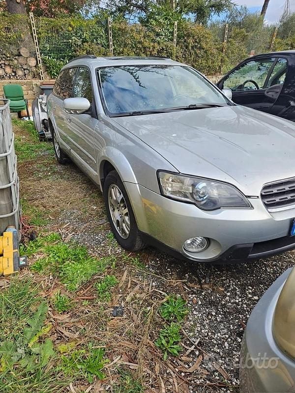 Grigio Usata 2005 Subaru Outback Berlina | 1500 € - Immagine 1/4