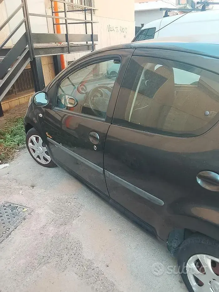 Usata Peugeot 107 68 CV (50 kW) 2009 Grigio Utilitaria