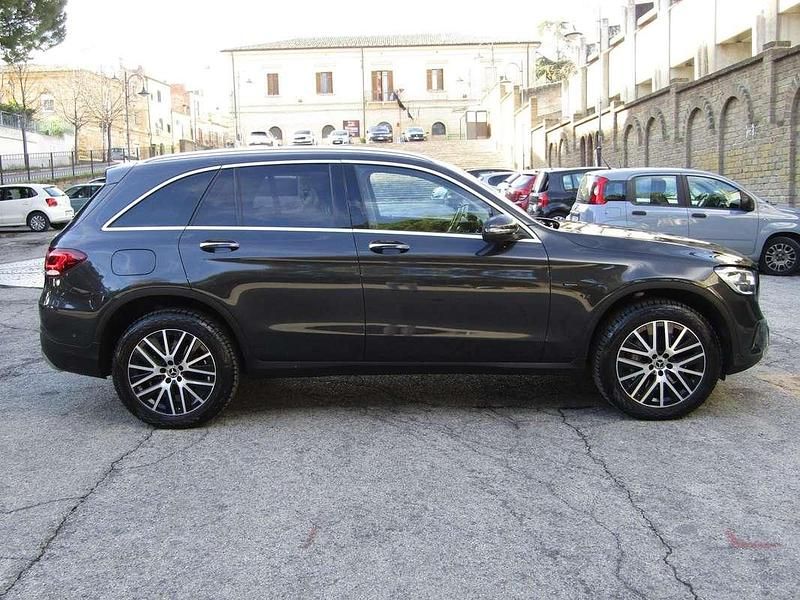 Usata Mercedes GLC300e 194 CV (142 kW) 2021 Grigio SUV