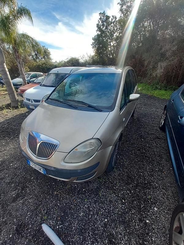 Oro Usata 2005 Lancia Musa Monovolume | 1400 € (Ottimo prezzo) - Immagine 1/4