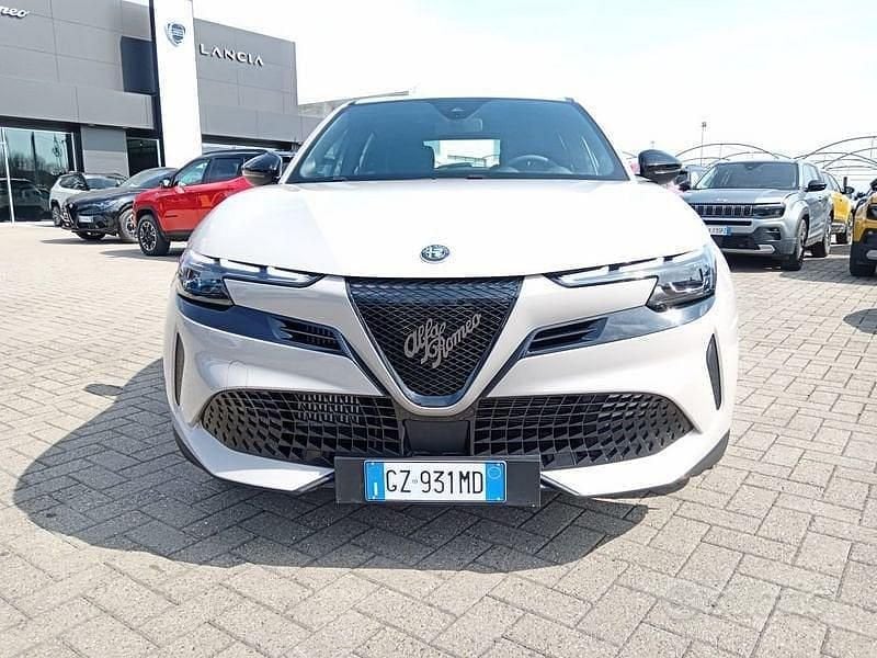 Usata Alfa Romeo Junior 145 CV (106 kW) 2025 Beige SUV