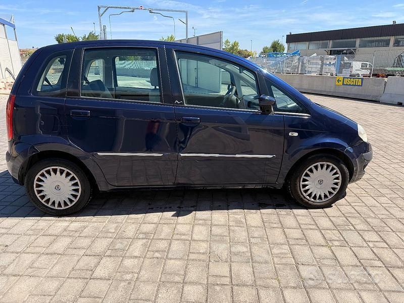 Usata Lancia Musa 90 CV (66 kW) 2006 Blu Monovolume