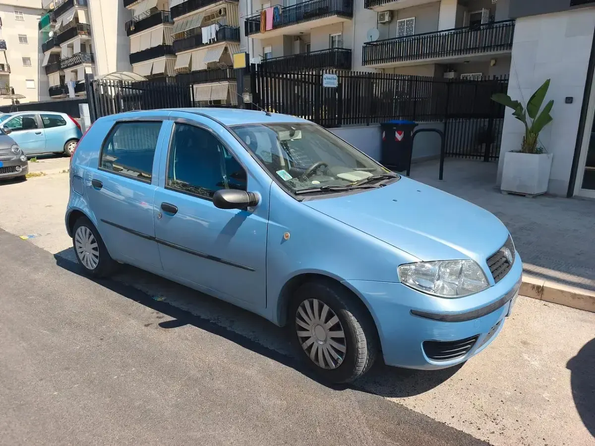 Usata Fiat Punto Active 69 CV (50 kW) 2004 Blu Utilitaria