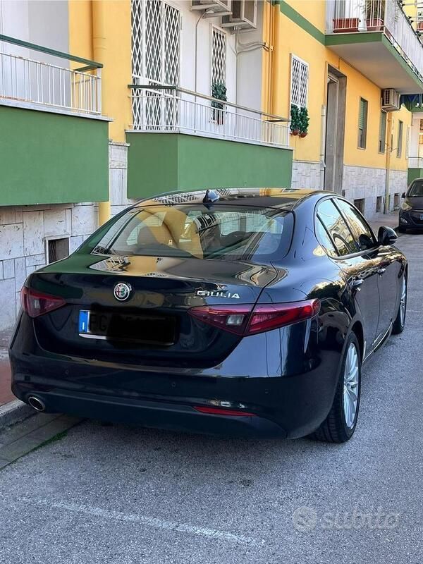 Usata Alfa Romeo Giulia Super 150 CV (110 kW) 2016 Nero Berlina