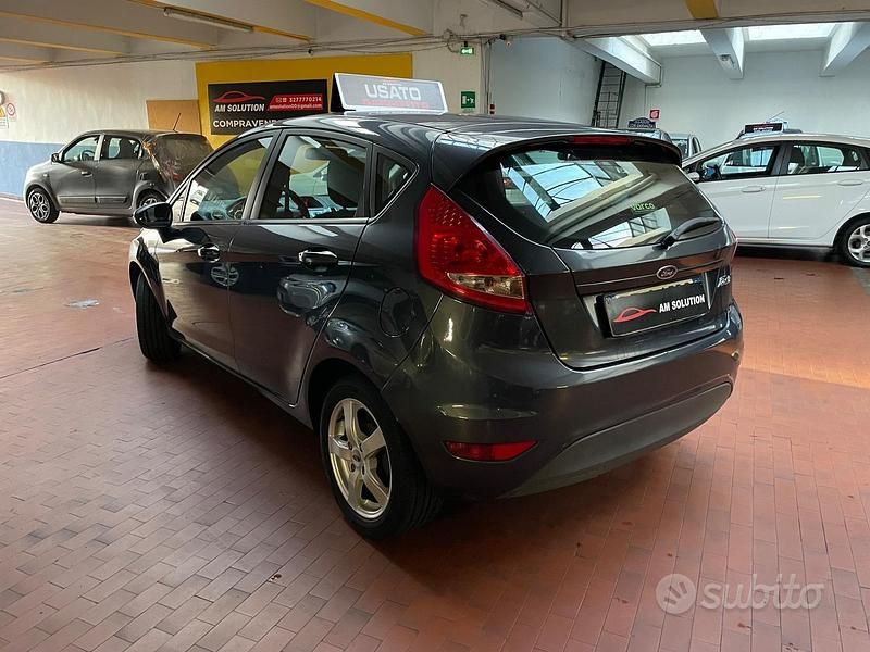 Usata Ford Fiesta 82 CV (60 kW) 2010 Nero Utilitaria