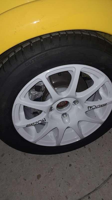 Usata Peugeot 106 S16 118 CV (86 kW) 2003 Giallo Utilitaria