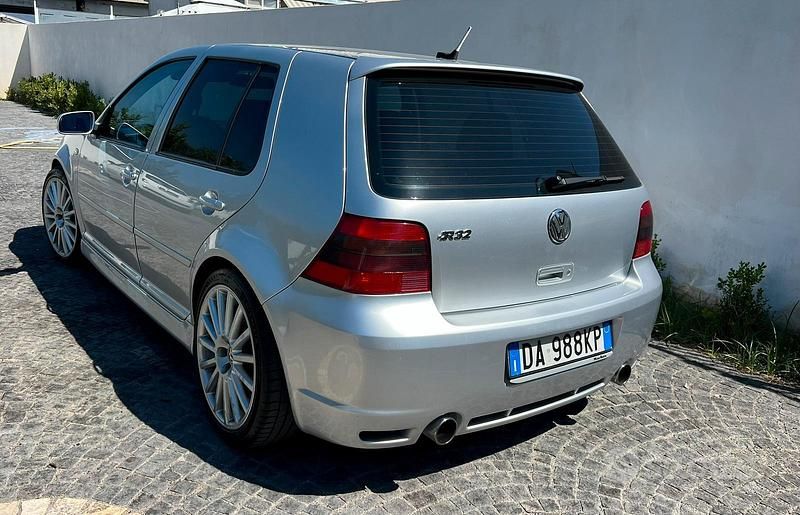 Usata VW Golf IV R 241 CV (177 kW) 2003 Grigio Berlina