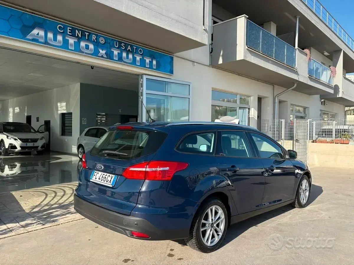 Begagnad Ford Focus Titanium 120 HK (88 kW) 2016 Blå Sedan