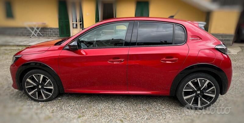 Usata Peugeot 208 GT-line 101 CV (74 kW) 2020 Utilitaria