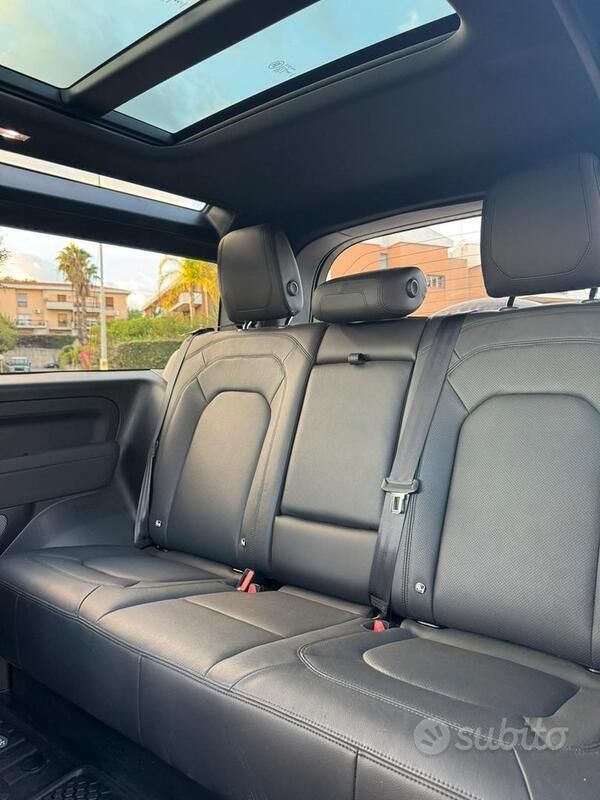 Usata Land Rover Defender 200 CV (147 kW) 2023 Verde SUV