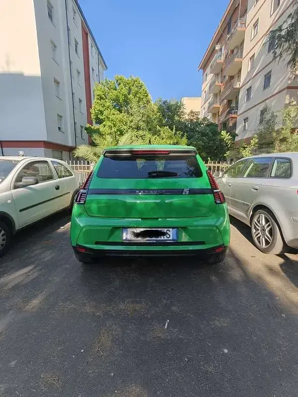 Usata Renault 5 E-Tech Urban 77 kW (106 CV) 2025 Verde Berlina