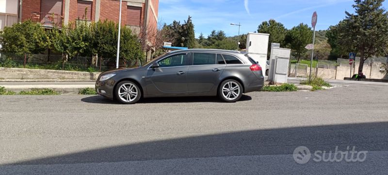 Usata 2012 Opel Insignia Station wagon | 8000 € (Molto cara) - Immagine 1/4