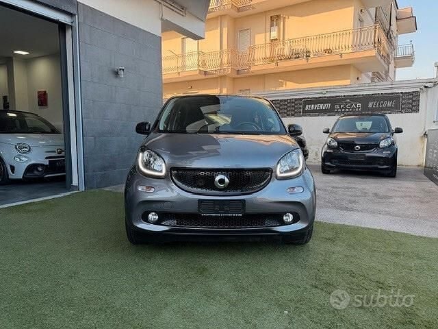 Usata Smart ForFour Passion 90 CV (66 kW) 2017 Grigio Utilitaria