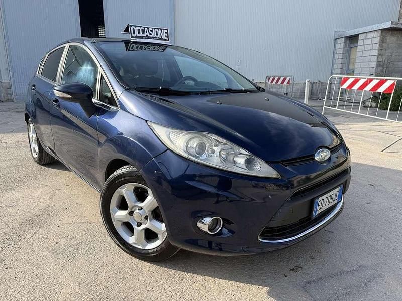 Usata Ford Fiesta Individual 95 CV (69 kW) 2010 Blu Utilitaria