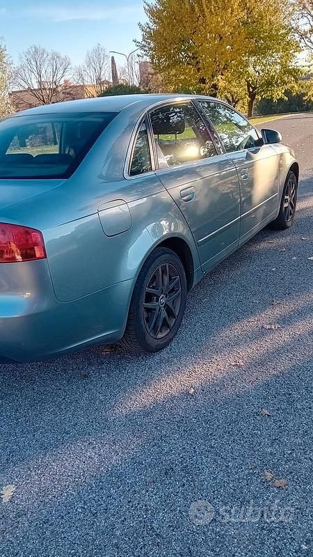 Grigio Usata 2005 Audi A4 Tre volumi | 1800 € (Ottimo prezzo) - Immagine 1/4