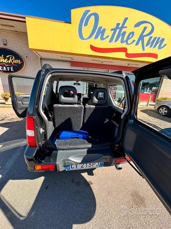 Begagnad Suzuki Jimny 2006 Svart SUV