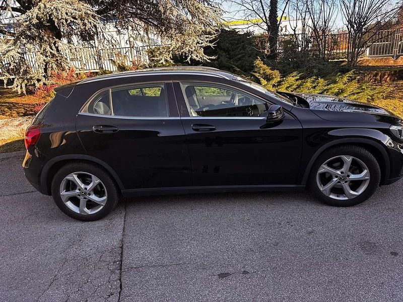 Usata Mercedes GLA200 Premium 136 CV (100 kW) 2019 Nero SUV