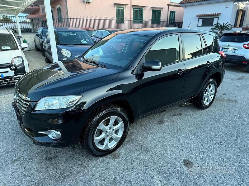 Nero Usata 2010 Toyota RAV4 SUV | 7000 € (Buon prezzo) - Immagine 1/4