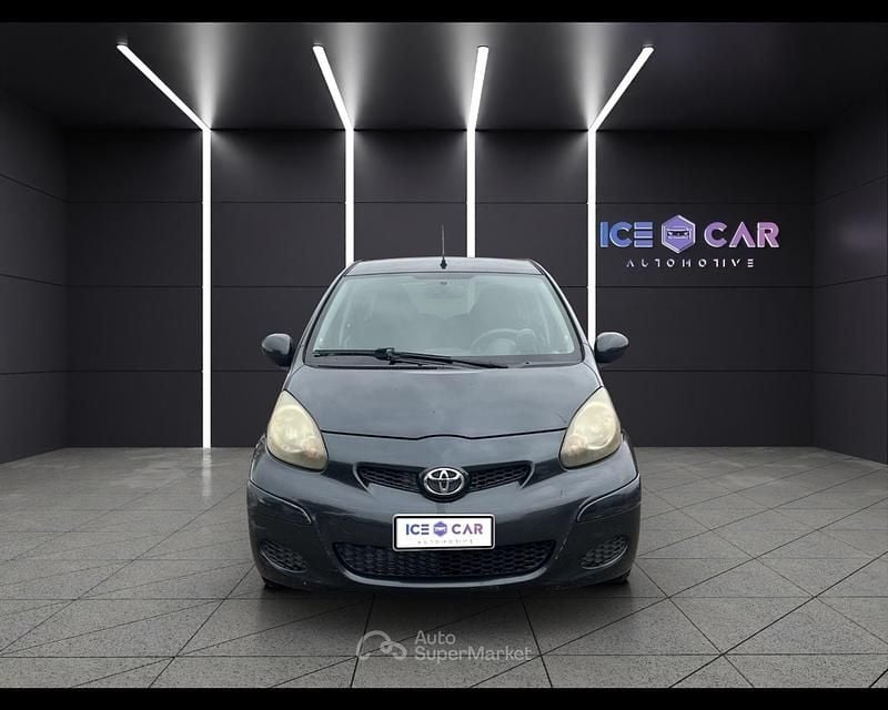 Usata Toyota Aygo Sol 68 CV (50 kW) 2009 Grigio Utilitaria