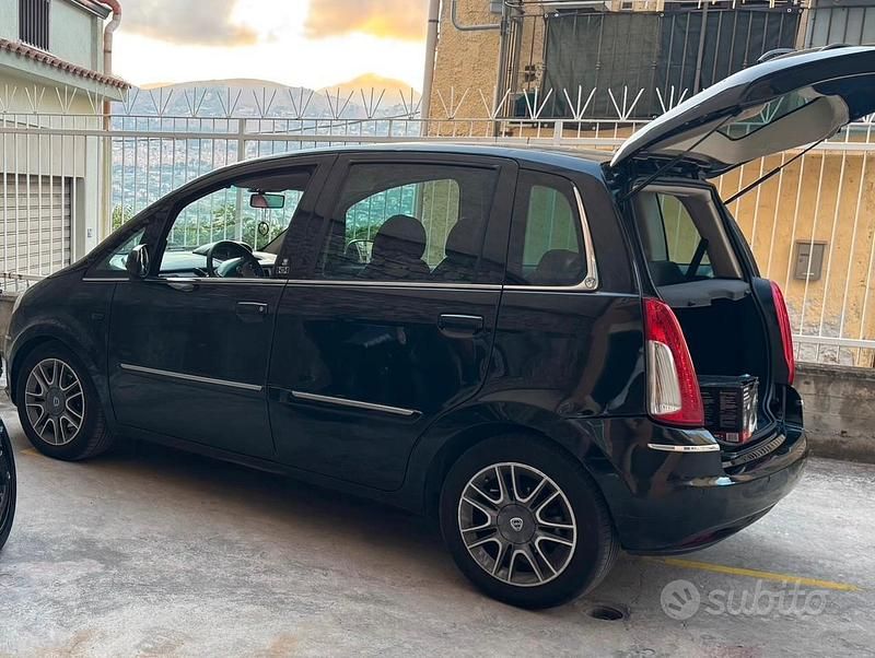 Usata Lancia Musa 120 CV (88 kW) 2009 Nero Monovolume