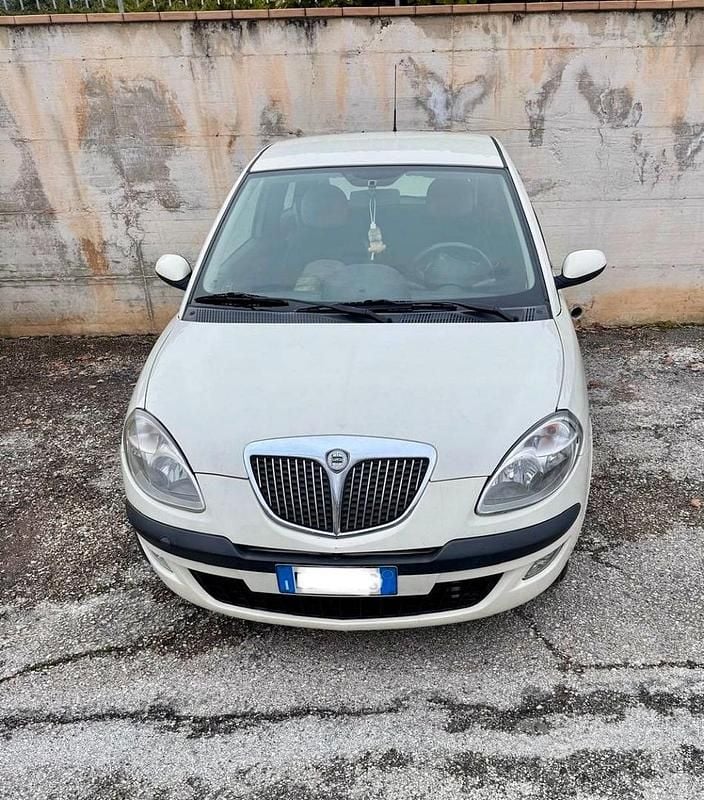 Usata Lancia Ypsilon 60 CV (44 kW) 2006 Bianco Utilitaria