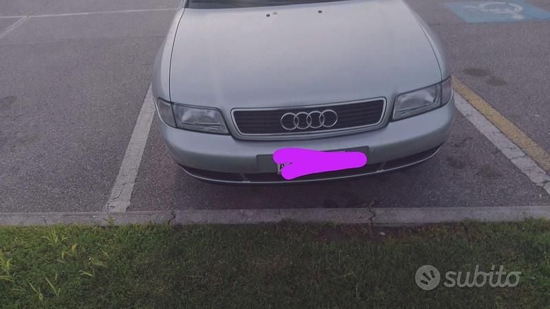 Usata Audi A4 Ambiente 110 CV (80 kW) 1998 Grigio Berlina