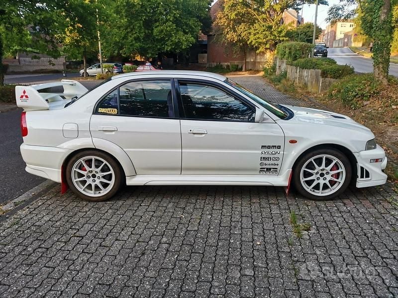 Bianco Usata 2000 Mitsubishi Lancer Evolution Edition Tre volumi | 49.000 € - Immagine 1/4