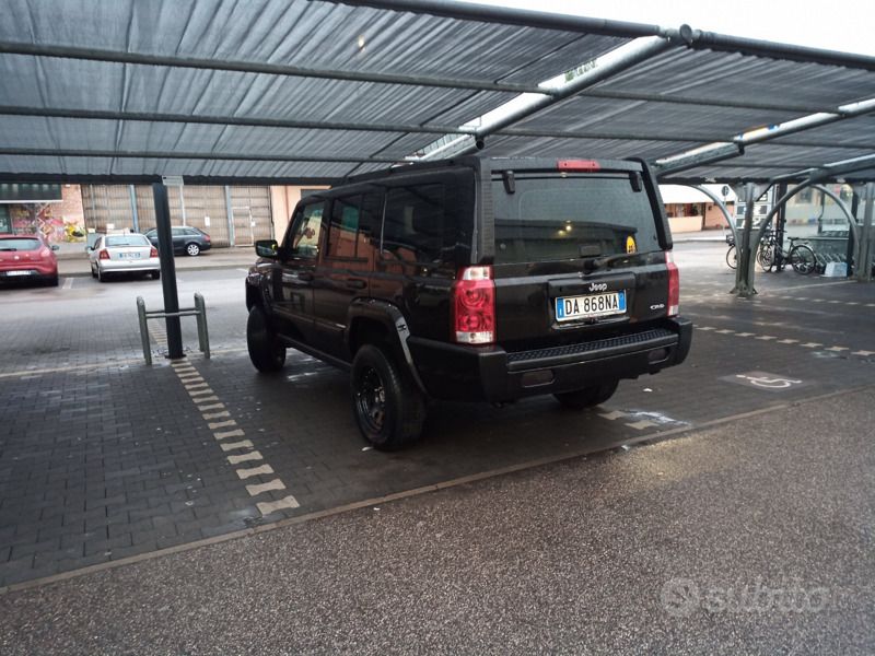 Usado Jeep Commander 218 CV (160 kW) 2005 Negro SUV