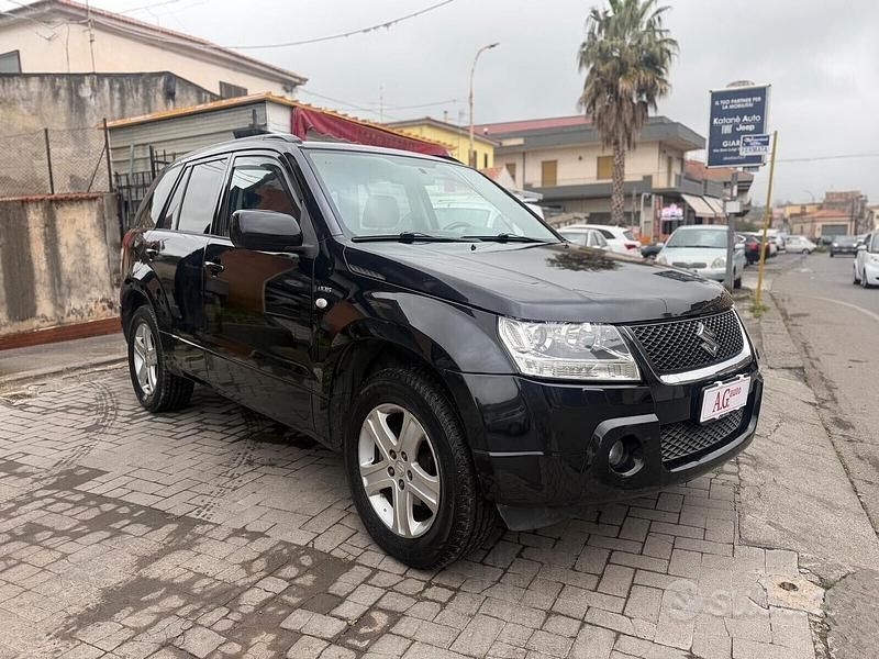 Second-hand Suzuki Grand Vitara 129 CP (94 kW) 2007 Negru SUV
