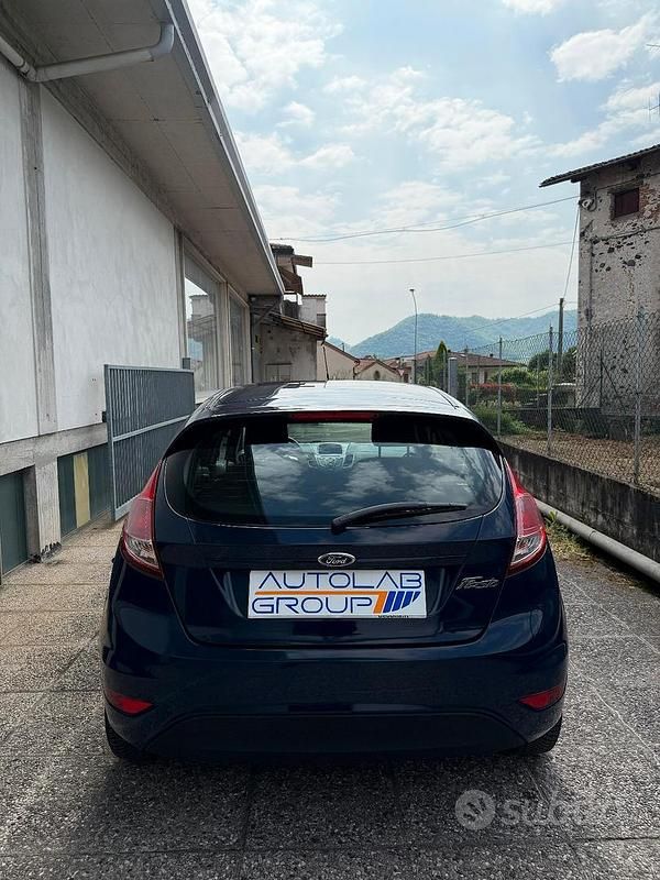 Usata Ford Fiesta 75 CV (55 kW) 2016 Blu Berlina